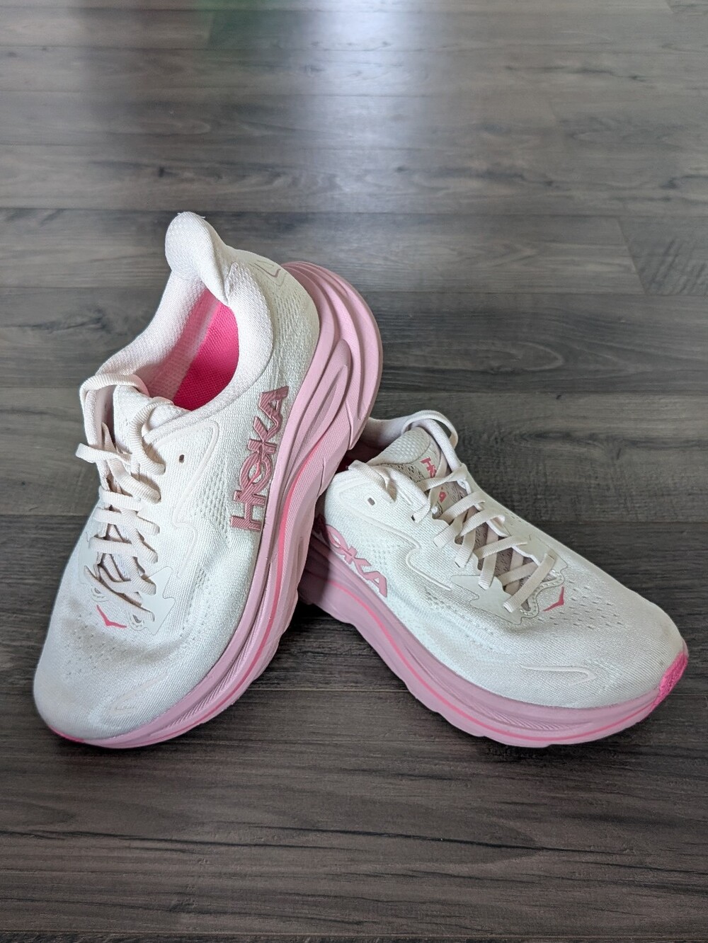 EXCELLENT CONDITION HOKA One One Clifton 10 Women's 7.5B Rose Cream/Dried Rose